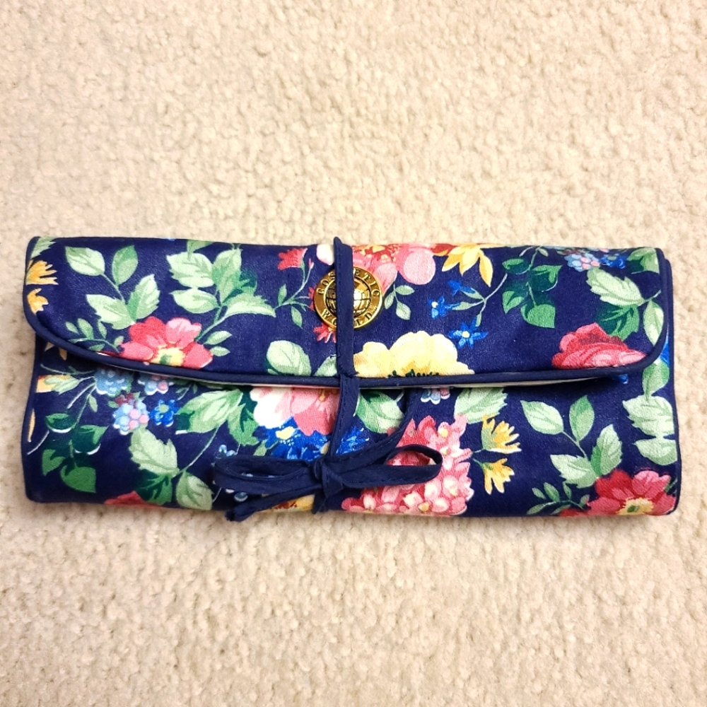 Cosmetic World foldable makeup bag